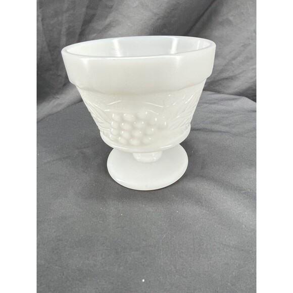 Milk glass desert / Ice cream bowls set of 5 - Picture 4 of 7
